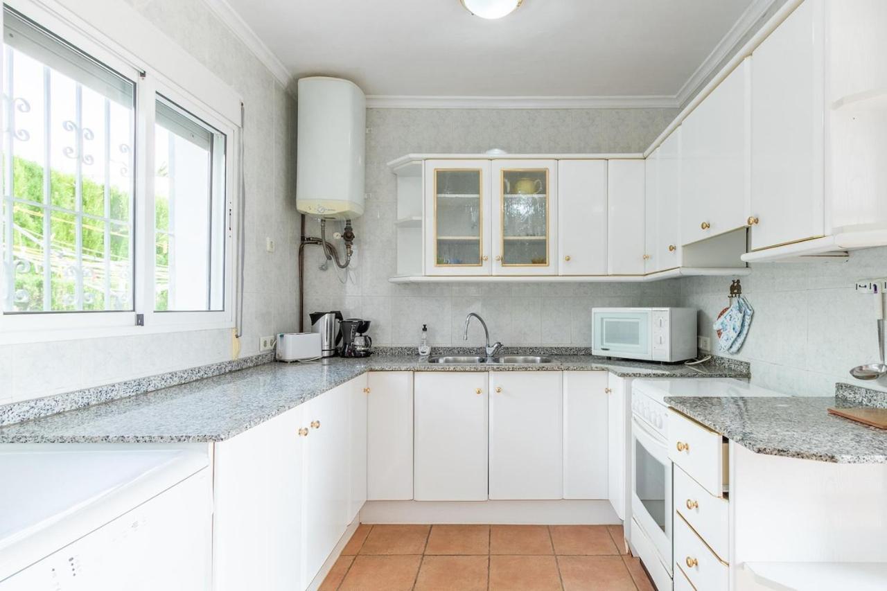 Nhà nghỉ 90m2, Airco 2, Pool 5x10, Sandy 200m, Wifi, Carport For 2 Cars. *