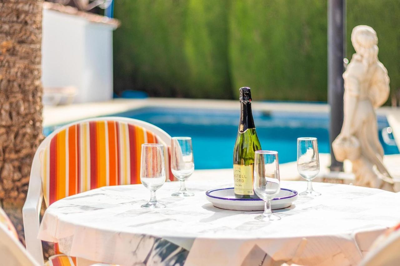 90m2, Airco 2, Pool 5x10, Sandy 200m, Wifi, Carport For 2 Cars. Nhà nghỉ *