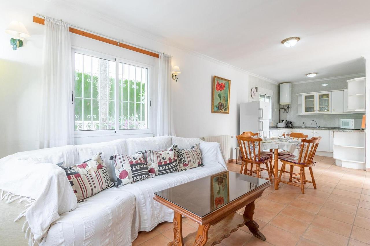 Nhà nghỉ 90m2, Airco 2, Pool 5x10, Sandy 200m, Wifi, Carport For 2 Cars. Denia